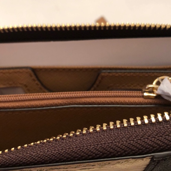 Michael Kors Center Stripe MultiFunction - Picture 4 of 6